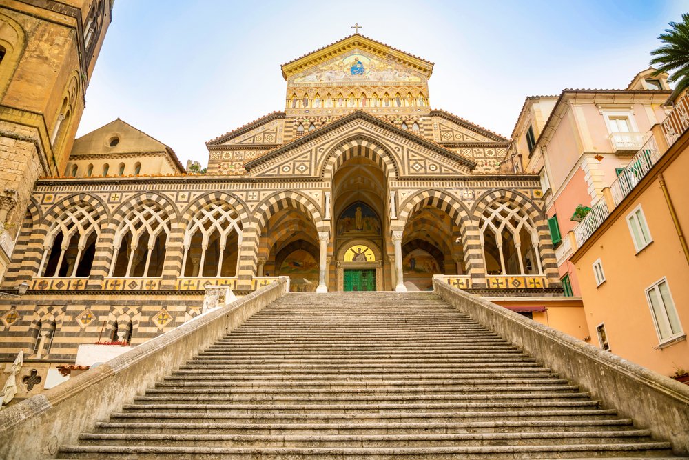 Amalfi, dove la storia incontra il mare: un viaggio nella perla della Costiera